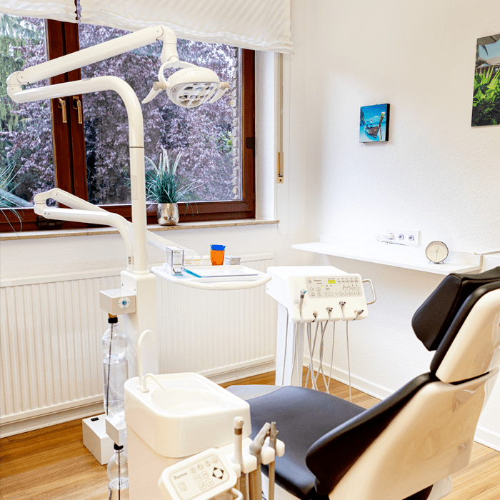 Die Zahnarztpraxis Dr. Rieke in Bad Salzuflen überzeugt durch die hellen Räume und die modernste Technik.